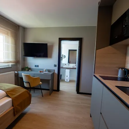 V Business Hotel 3*